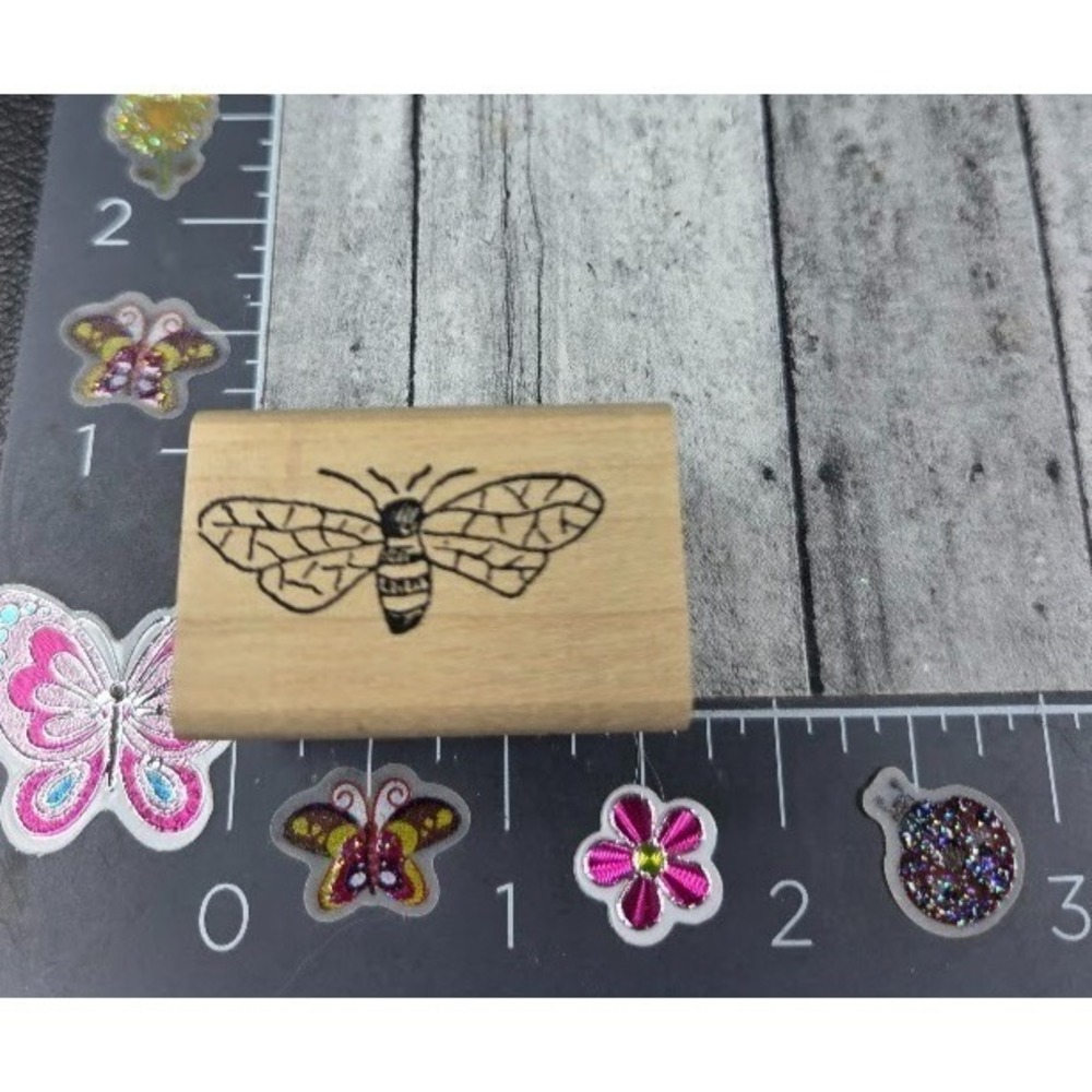 Stamp Studio Bee Flying Striped Bug Wings Detailed Rubber Stamp Wood #O34